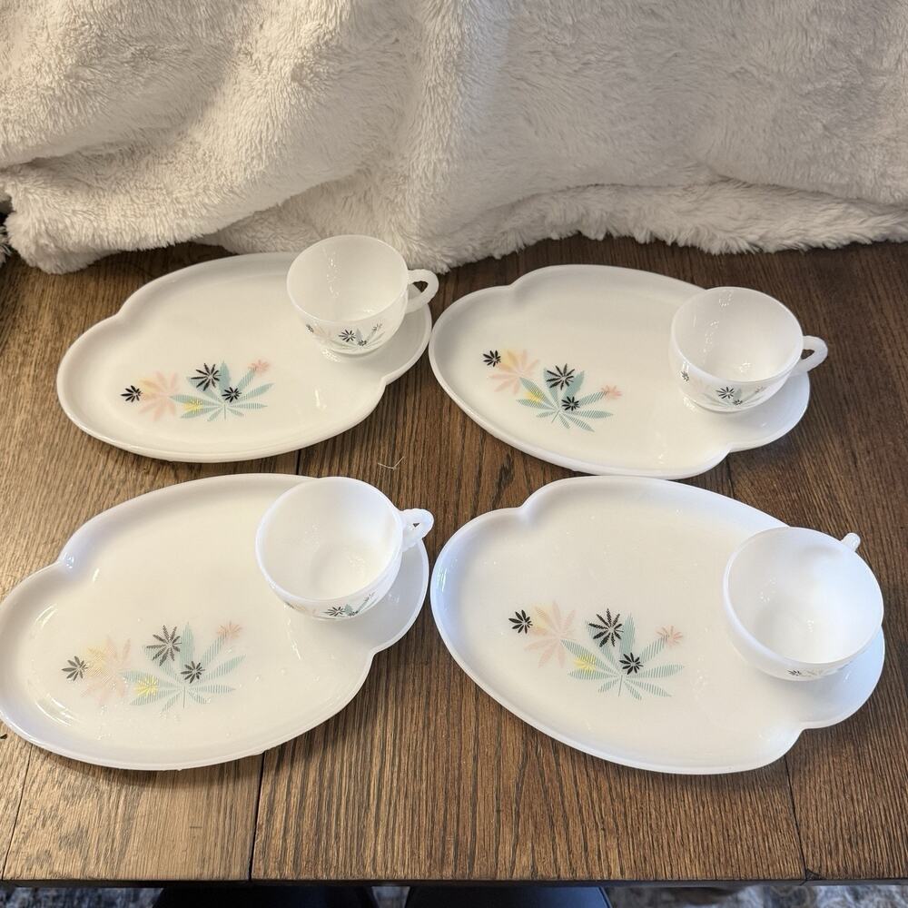Federal Glass Milk Glass Atomic Flower Leaf Snack Plate Set Set of 4